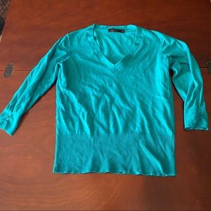 The Limited 3/4 sleeve fitted vneck sweater